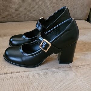 Stunning Never Worn Classic Black Buckle Strap Heels